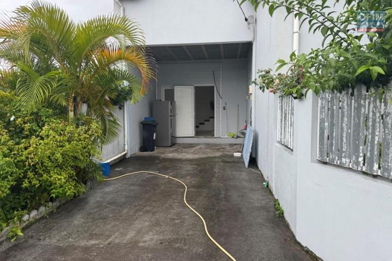 A louer joli appartement avec jardin dans villa secteur Trois Mares