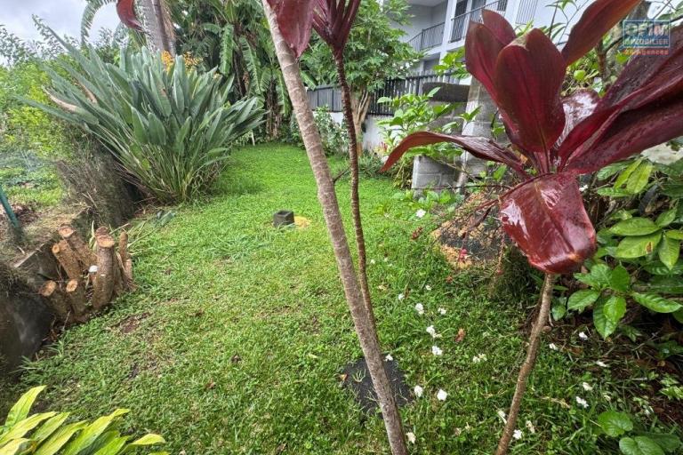 A louer joli appartement avec jardin dans villa secteur Trois Mares