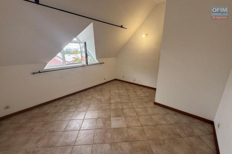 A louer joli appartement avec jardin dans villa secteur Trois Mares