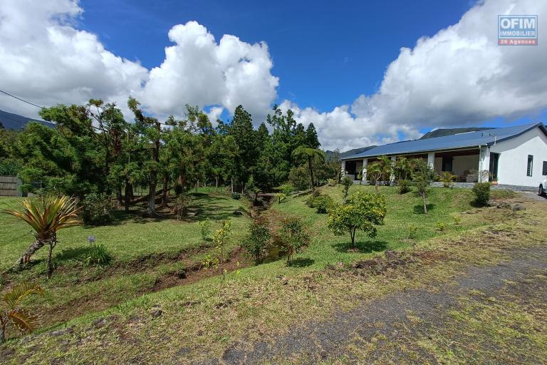 A vendre exceptionnelle Villa de 80 m2 sur un terrain de 3100 m2 &agrave; la PLaine des Palmistes