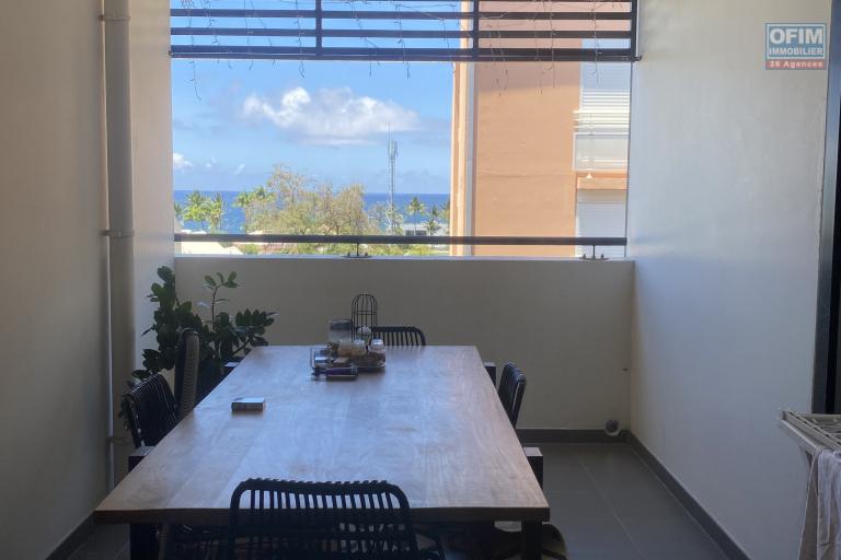 A vendre bel appartement T2 avec vue mer au centre ville de la Possession.