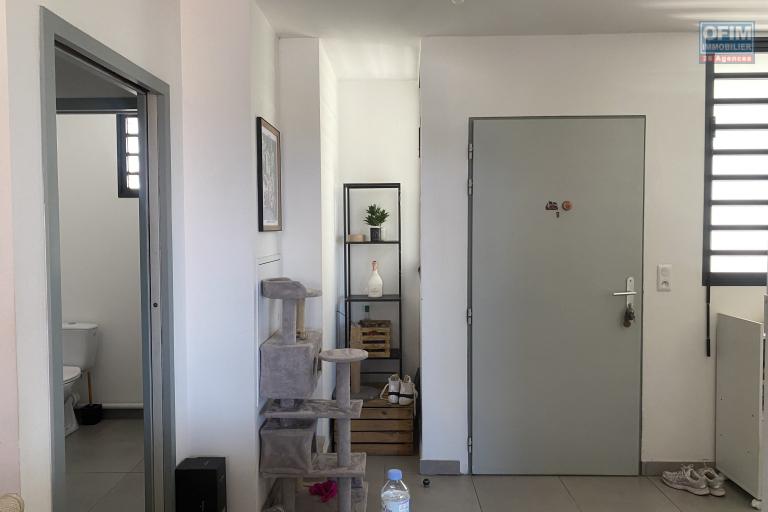 A vendre bel appartement T2 avec vue mer au centre ville de la Possession.