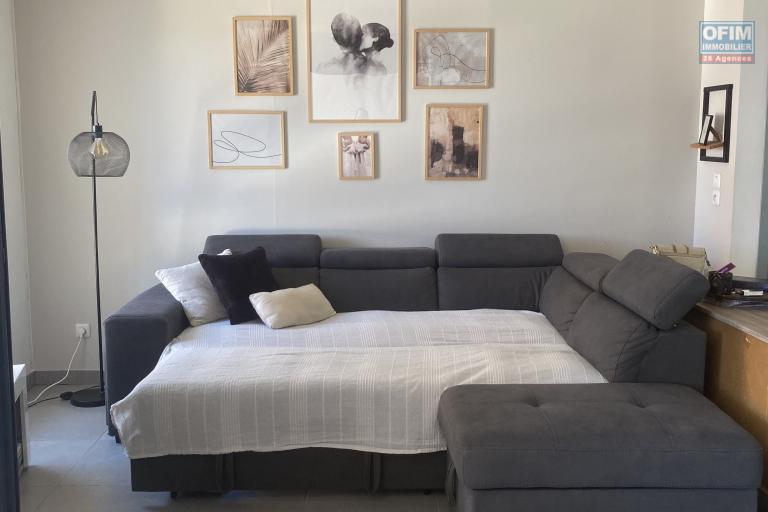 A vendre bel appartement T2 avec vue mer au centre ville de la Possession.