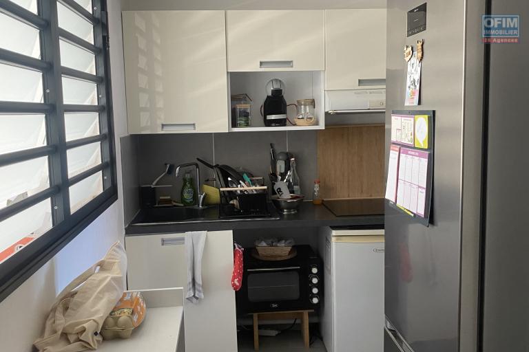 A vendre bel appartement T2 avec vue mer au centre ville de la Possession.