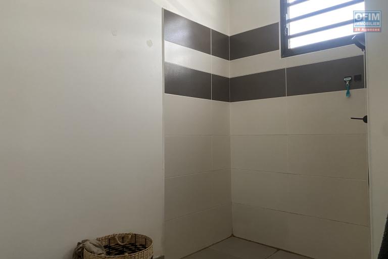 A vendre bel appartement T2 avec vue mer au centre ville de la Possession.