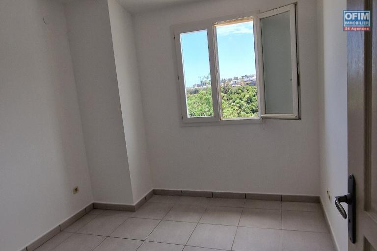 A LOUER - APPART T2 AVEC TERRASSE ET VUE DEGAGEE