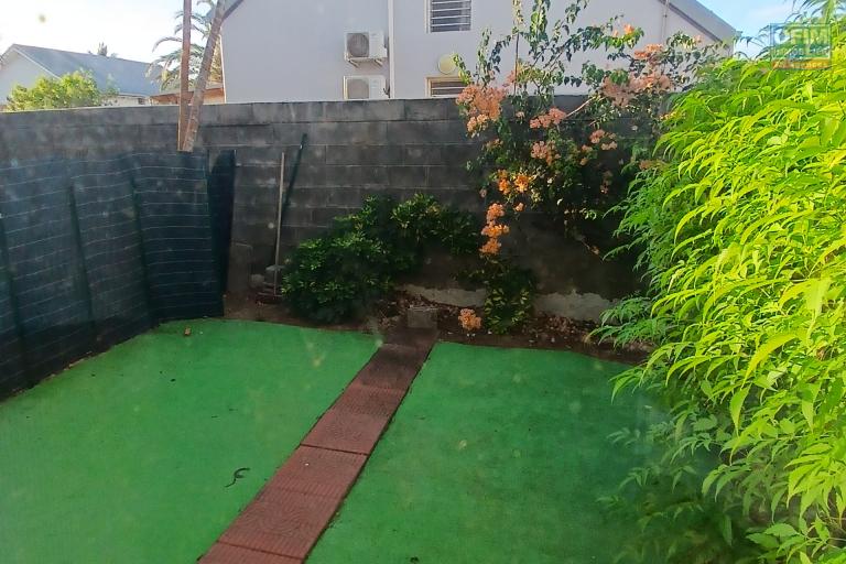 A LOUER Studio/F1 avec cour sur la SALINE LES BAINS