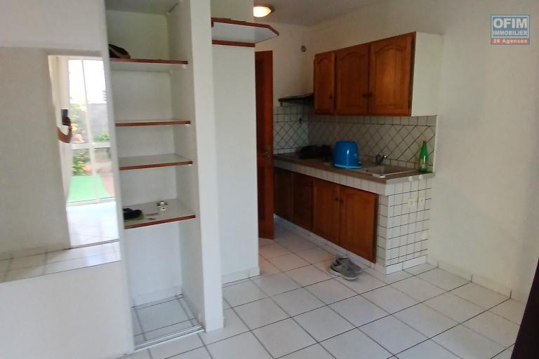 A LOUER Studio/F1 avec cour sur la SALINE LES BAINS