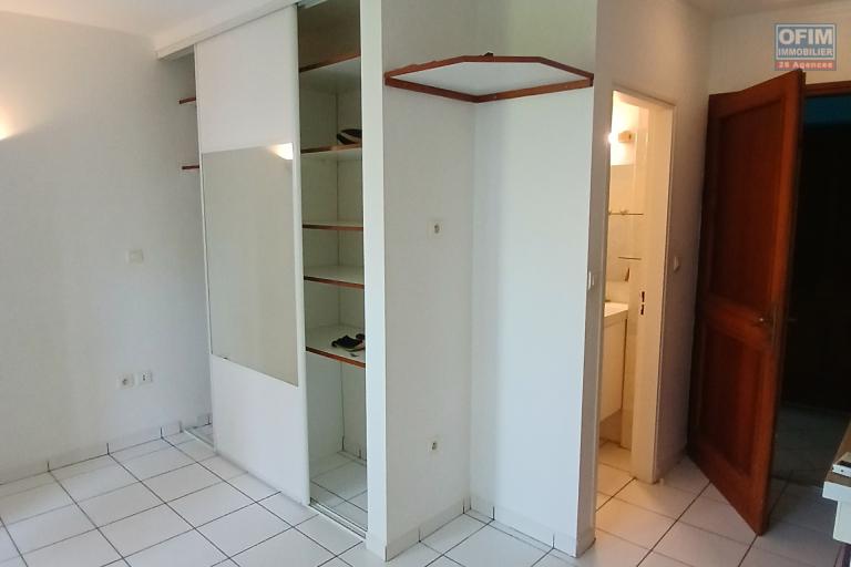 A LOUER Studio/F1 avec cour sur la SALINE LES BAINS