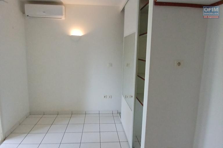 A LOUER Studio/F1 avec cour sur la SALINE LES BAINS