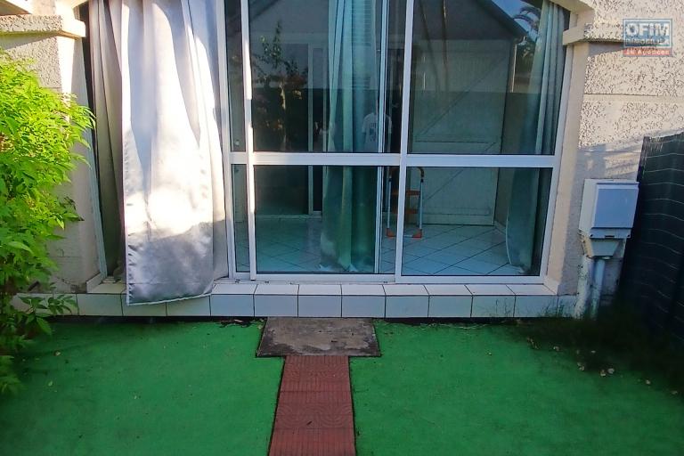 A LOUER Studio/F1 avec cour sur la SALINE LES BAINS