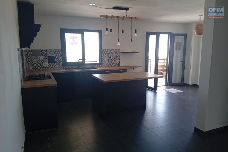 A LOUER MAISON RECENTE F4 DE 110 M2 AVEC PISCINE CHAUFFEE A TROIS BASSINS