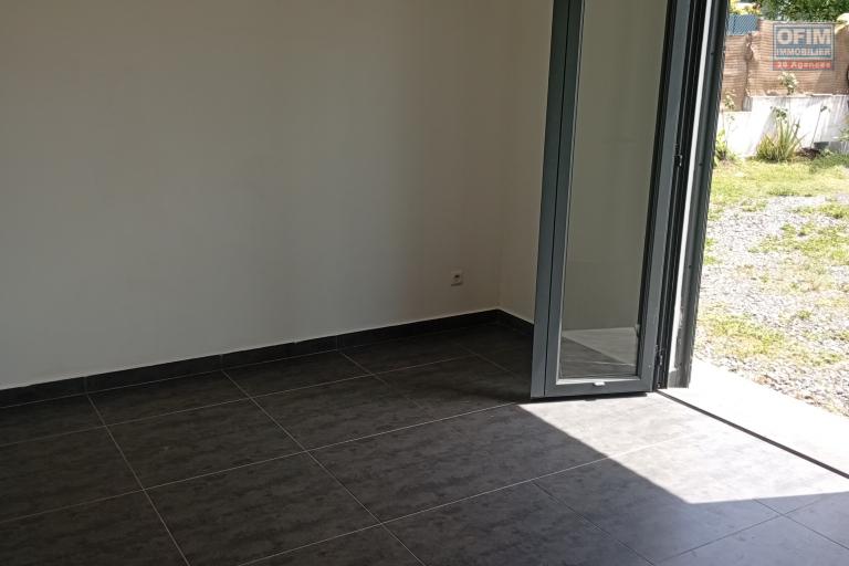 A LOUER MAISON RECENTE F4 DE 110 M2 AVEC PISCINE CHAUFFEE A TROIS BASSINS