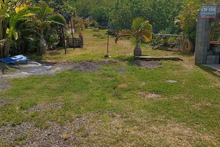 A LOUER MAISON RECENTE F4 DE 110 M2 AVEC PISCINE CHAUFFEE A TROIS BASSINS