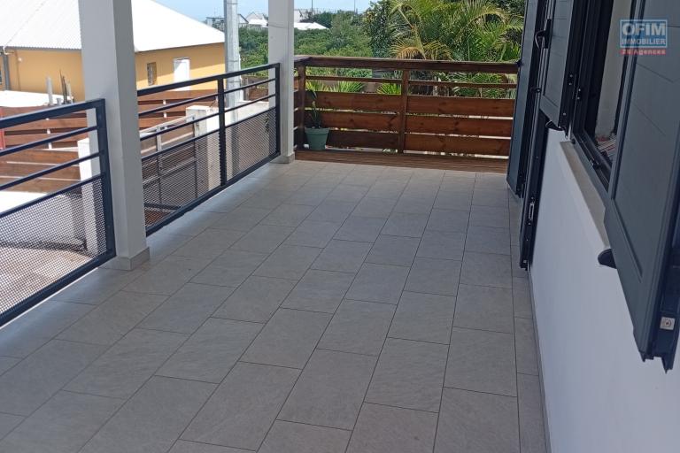 A LOUER MAISON RECENTE F4 DE 110 M2 AVEC PISCINE CHAUFFEE A TROIS BASSINS