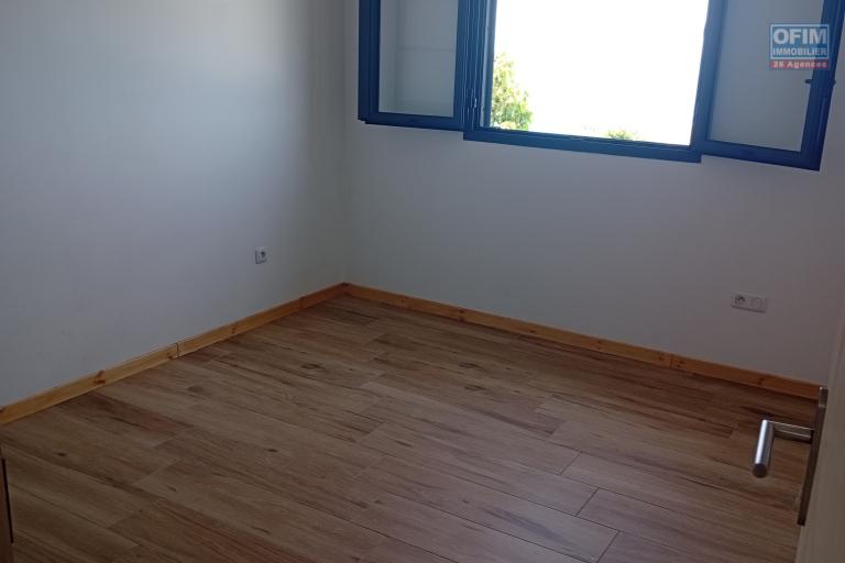 A LOUER MAISON RECENTE F4 DE 110 M2 AVEC PISCINE CHAUFFEE A TROIS BASSINS