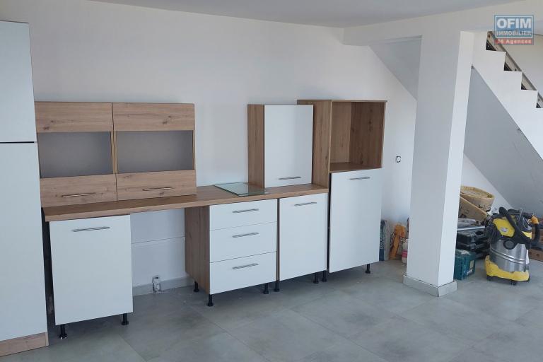 A louer &agrave; Piton Saint Leu villa F3 neuve  en duplex avec vue mer