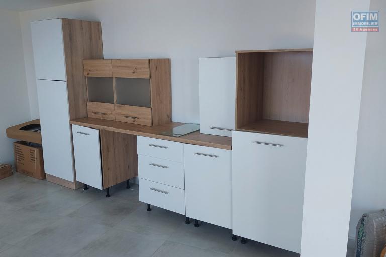 A louer &agrave; Piton Saint Leu villa F3 neuve  en duplex avec vue mer