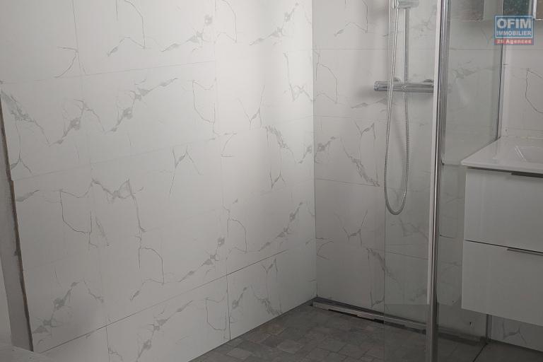 A louer &agrave; Piton Saint Leu villa F3 neuve  en duplex avec vue mer