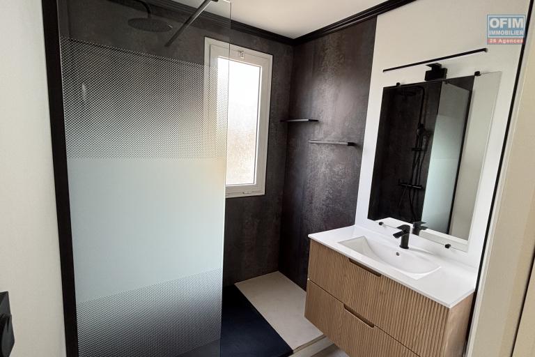 A louer Beau T2 ( refait entièrement) rue des manguiers proche centre ville