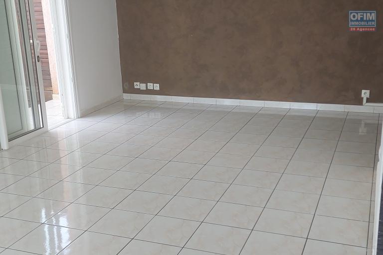 A louer appartement avec trois chambres &agrave; St Louis Roches Maigres