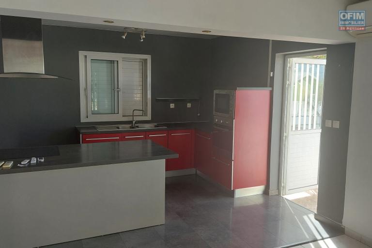 A louer appartement avec trois chambres &agrave; St Louis Roches Maigres