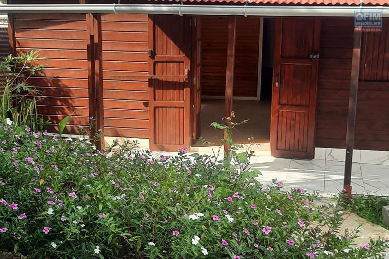 petite maison F3 avec jardin &agrave; Bagatelle