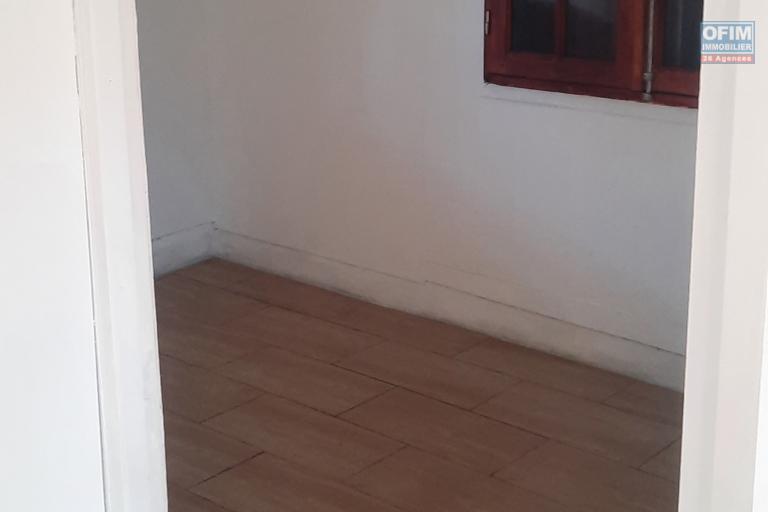 petite maison F3 avec jardin &agrave; Bagatelle