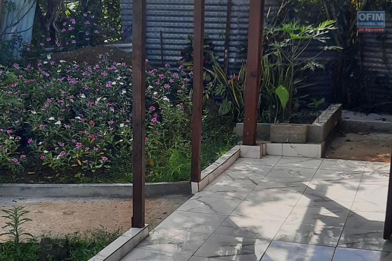 petite maison F3 avec jardin &agrave; Bagatelle