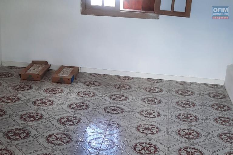 petite maison F3 avec jardin &agrave; Bagatelle