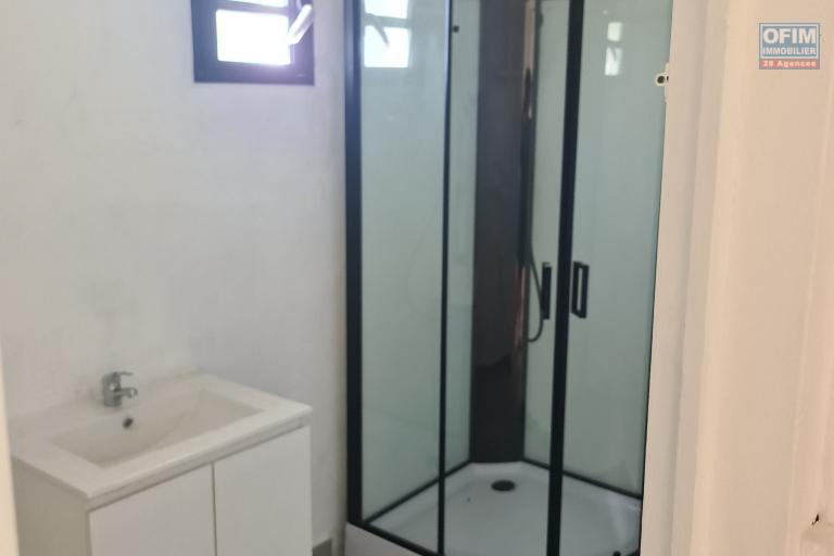 APPARTEMENT R&Eacute;NOV&Eacute; AVEC 3 CHAMBRES, GRAND JARDIN PRIVATIF, SITU&Eacute; &Agrave; BRAS CANOT/ ST BENOIT