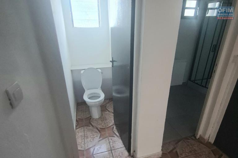 APPARTEMENT R&Eacute;NOV&Eacute; AVEC 3 CHAMBRES, GRAND JARDIN PRIVATIF, SITU&Eacute; &Agrave; BRAS CANOT/ ST BENOIT