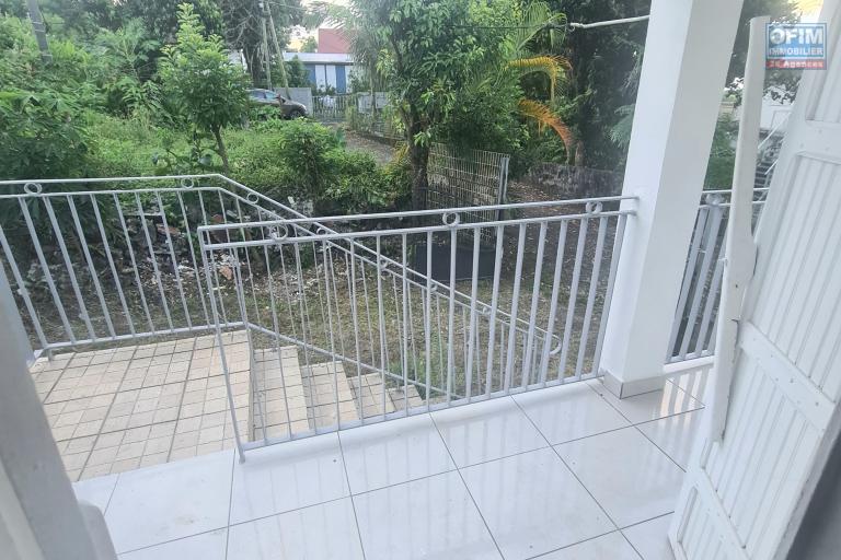 APPARTEMENT R&Eacute;NOV&Eacute; AVEC 3 CHAMBRES, GRAND JARDIN PRIVATIF, SITU&Eacute; &Agrave; BRAS CANOT/ ST BENOIT