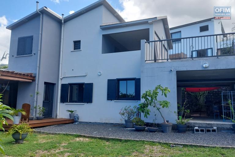 A louer  &agrave; Saint Leu villa F4  meubl&eacute;e ,  moderne et spacieuse