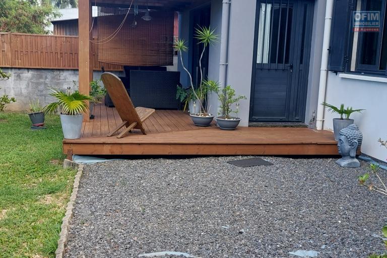 A louer  &agrave; Saint Leu villa F4  meubl&eacute;e  ,  moderne et spacieuse avec vue mer