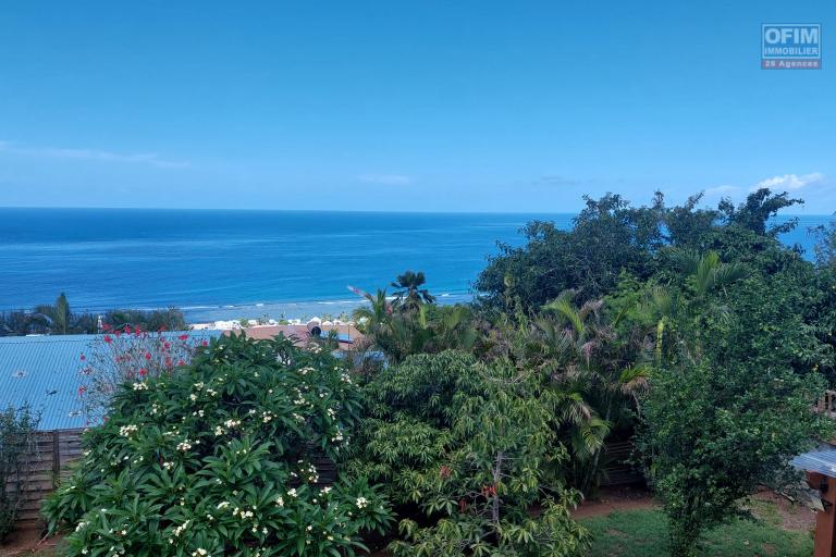 A louer  &agrave; Saint Leu villa F4  meubl&eacute;e  ,  moderne et spacieuse avec vue mer