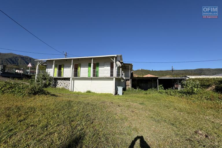 A vendre villa F5 avec garage sur un grand terrain de plus de 2 000 m2