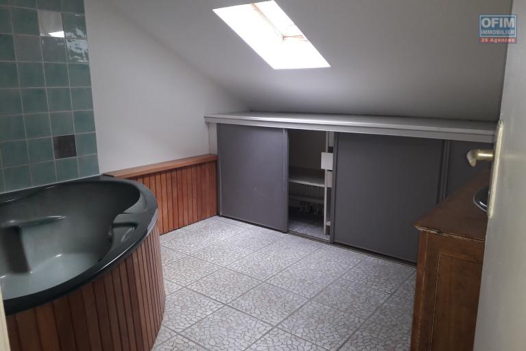 A louer villa F5 avec piscine sur le bas de la Possession