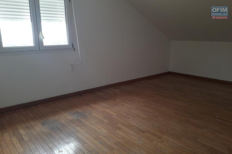 A louer villa F5 avec piscine sur le bas de la Possession