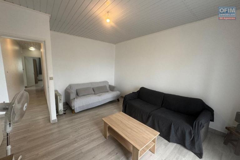 A louer superbe appartement F4 de 88 m² NON MEUBLE proche du centre ville au Tampon