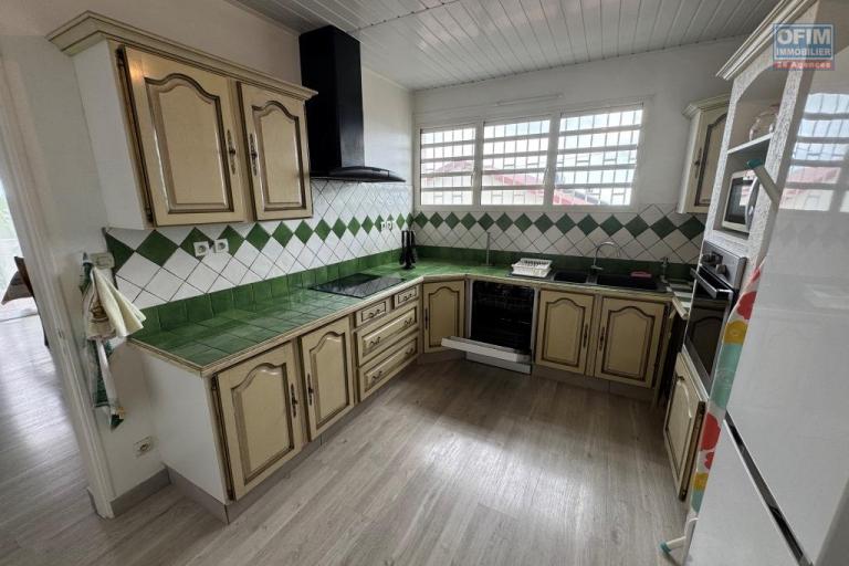 A louer superbe appartement F4 de 88 m² NON MEUBLE proche du centre ville au Tampon