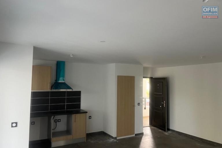 A Louer appartement de type T3 neuf dans une r&eacute;sidence s&eacute;curis&eacute;e proche centre ville de L'ETANG SALE LES HAUTS