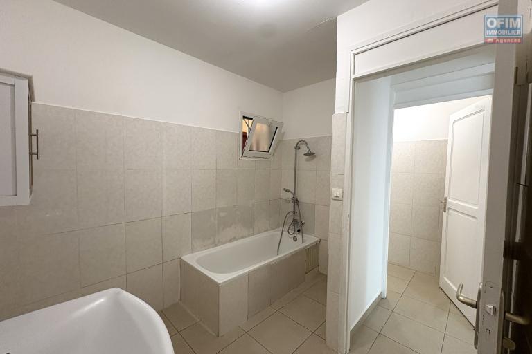 A vendre appartement 2 chambres de 70 m2 avec varangue &agrave; Saint-Beno&icirc;t