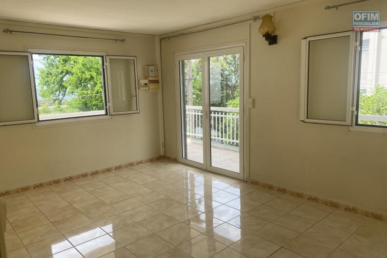 A LOUER Appartement T4 Centre ville de la POSSESSION