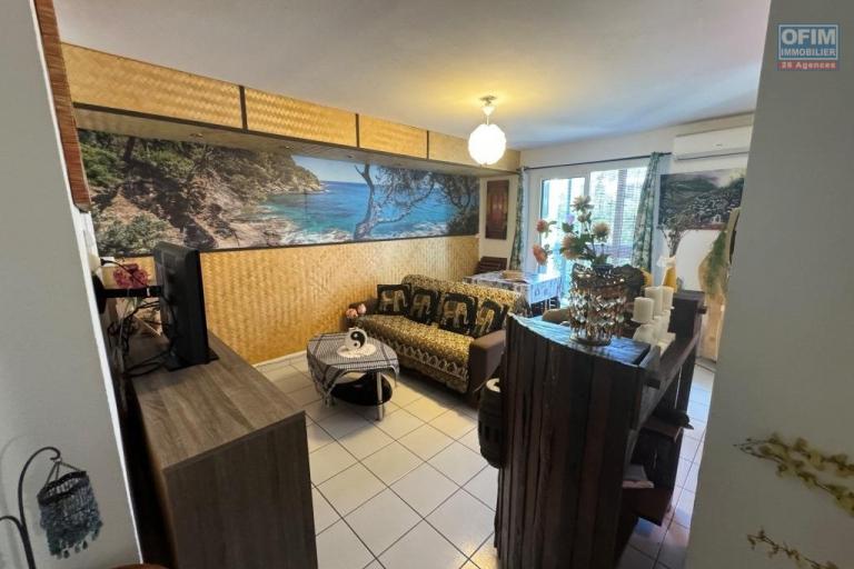 A vendre joli appartement F2 avec v&eacute;randa face au parc de la Trinit&eacute; - St Denis