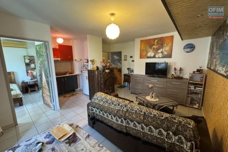 A vendre joli appartement F2 avec v&eacute;randa face au parc de la Trinit&eacute; - St Denis