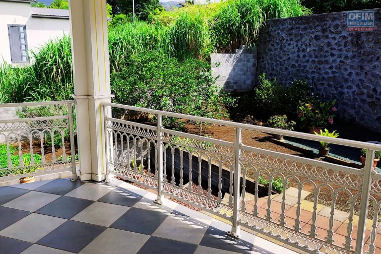 &Agrave; vendre &ndash; Belle maison cr&eacute;ole contemporaine de 118 m&sup2; sur 618 m&sup2; de terrain &ndash; Le Tampon (974)