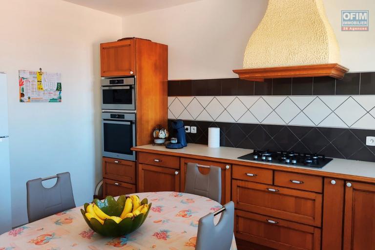 &Agrave; vendre &ndash; Belle maison cr&eacute;ole contemporaine de 118 m&sup2; sur 618 m&sup2; de terrain &ndash; Le Tampon (974)