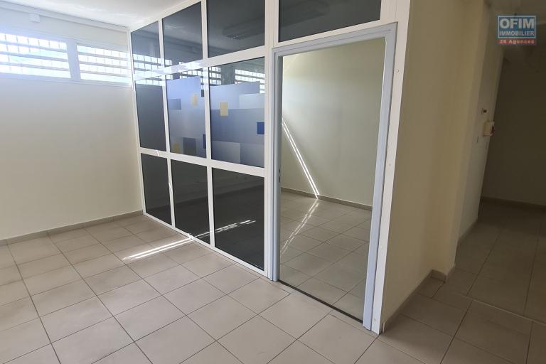 A LOUER LOCAL COMMERIAL DE 110 M2 À LA GRANDE MONTEE