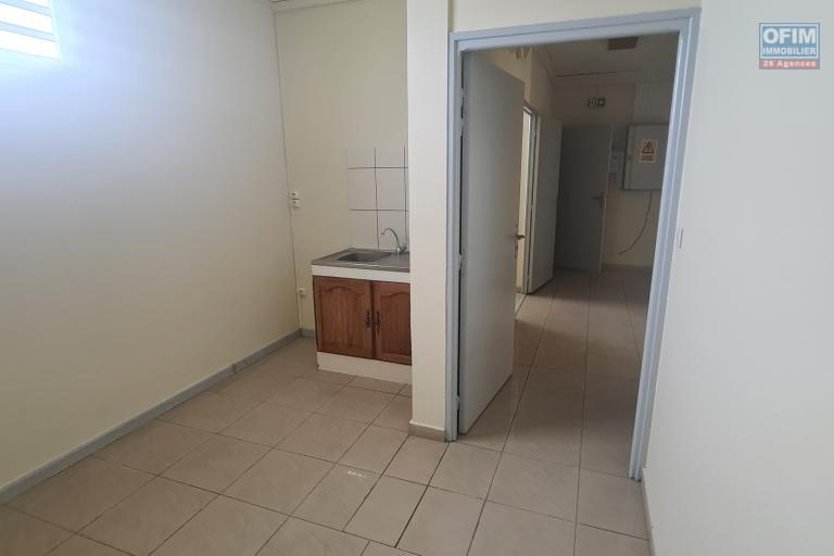 A LOUER LOCAL COMMERIAL DE 110 M2 À LA GRANDE MONTEE